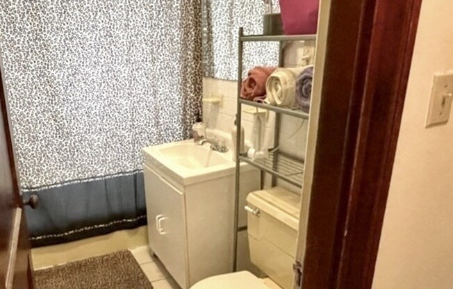 2 beds, 1 bath, 1,000 sqft, $2,750, Unit 2