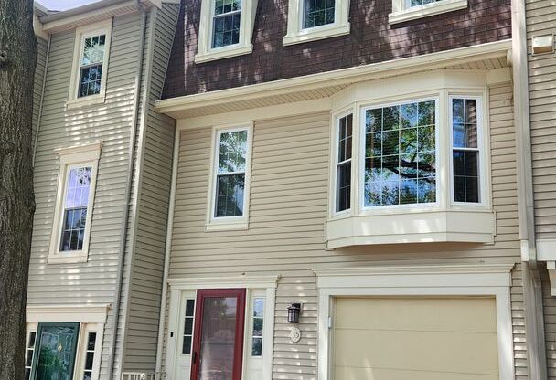 Townhome with Garage in Alexandria