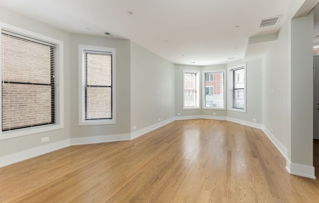 2 beds, 1 bath, 1,055 sqft, $3,850, Unit 3525W-1F