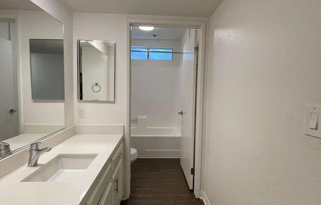 1 bed, 1 bath, 864 sqft, $1,995