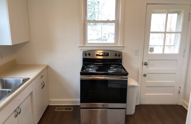 2 beds, 1 bath, $1,800