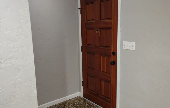 ***Mid-Century Auburn Home on a Quiet Deadend Street!***