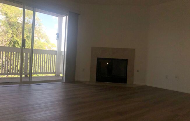 Bright 2 Bedroom Condo in Oceanside!