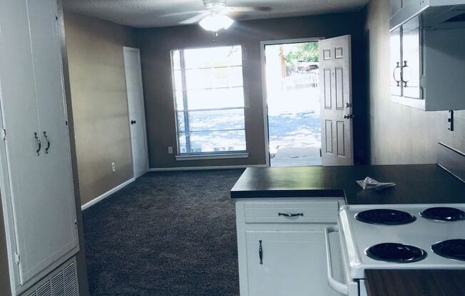 2 beds, 1 bath, 780 sqft, $1,295, Unit 522