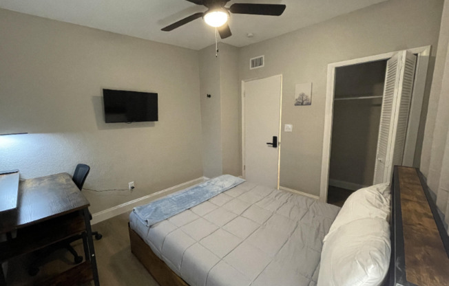 321 E 4 ST