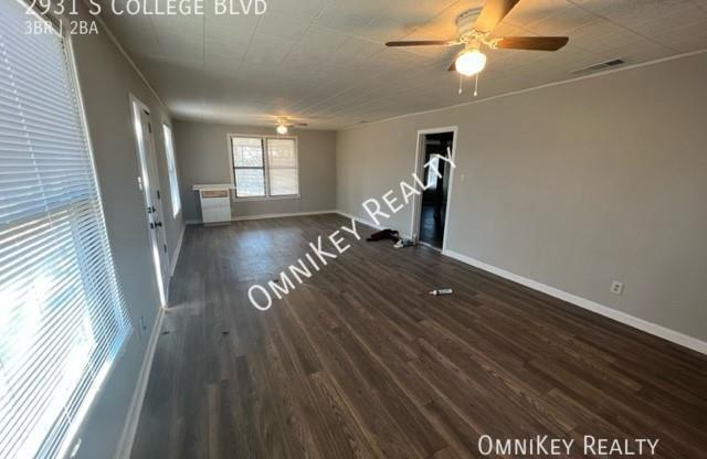 2931 S COLLEGE BLVD