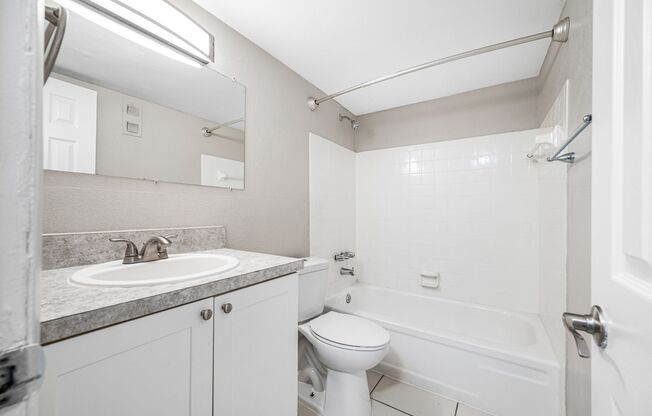 2 beds, 1 bath, 850 sqft, $1,680, Unit C112
