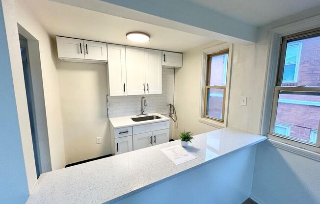 2 beds, 1 bath, 900 sqft, $1,225, Unit 136