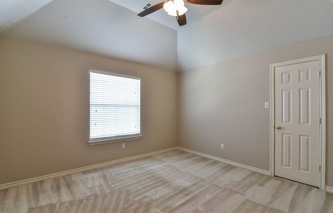 Large Mansfield High Home Centrally Located