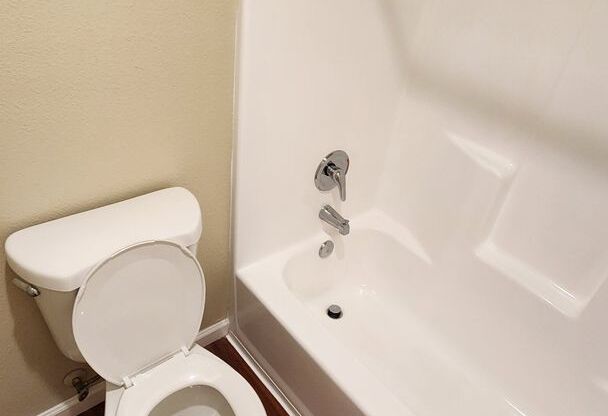 1 bed, 1 bath, 700 sqft, $1,730, Unit 240