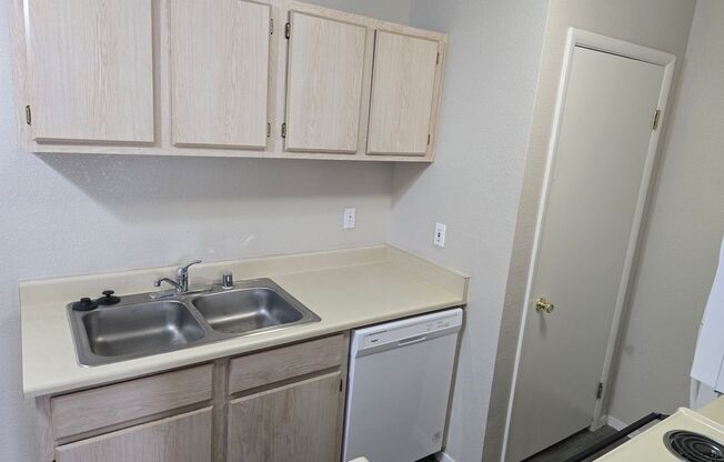 1 bed, 1 bath, $1,050, Unit Bldg. G