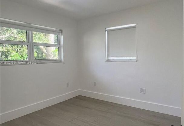 2 beds, 1 bath, 820 sqft, $2,950, Unit 12 NE 49th St # unit 12 (A11680245)