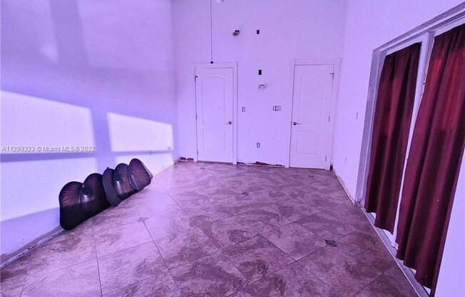 3821 W 11 CT