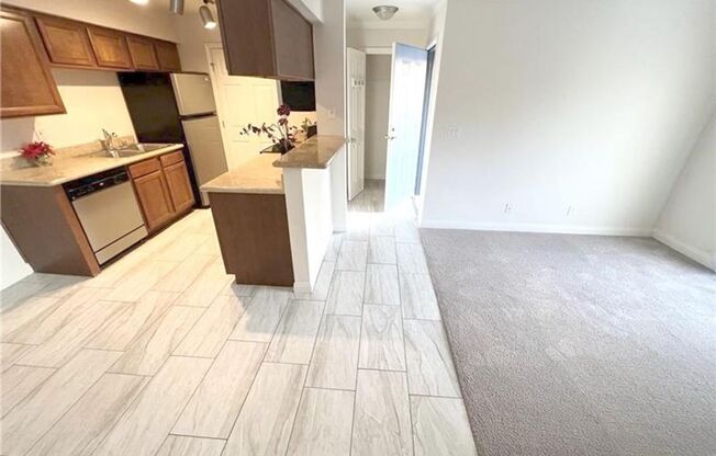 Gated 1 bed and 1 bath Condo. 2nd Floor Unit. Spacious and open floor plan.