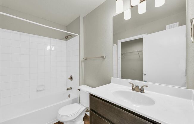 3 beds, 3 baths, 1,022 sqft, $1,369, Unit 13-302