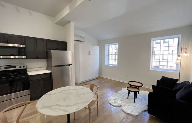 Studio, 1 bath, 400 sqft, $1,724, Unit 305