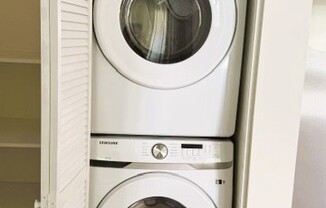 6851 1/2 DE CELIS PL