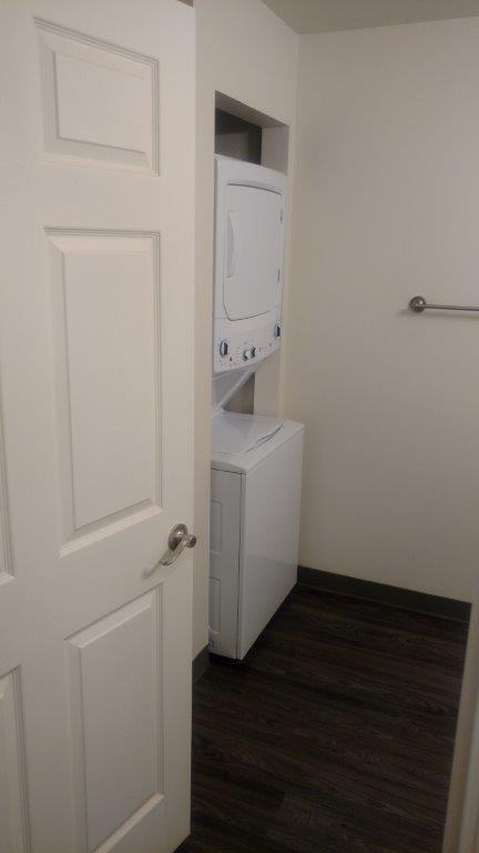 2 beds, 1 bath, $1,600, Unit 121