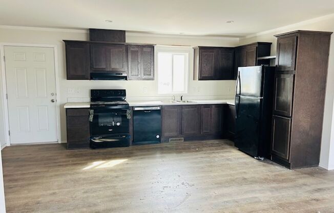 3 beds, 2 baths, $1,995, Unit # 10