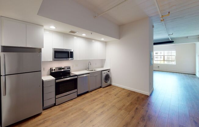 Studio, 1 bath, 545 sqft, $2,065.19, Unit 421