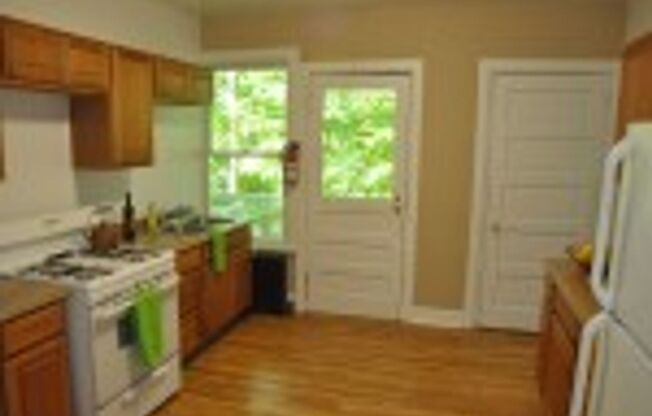 5 beds, 2 baths, $3,000, Unit 116-1