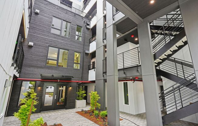 Studio, 1 bath, 250 sqft, $1,350, Unit 101