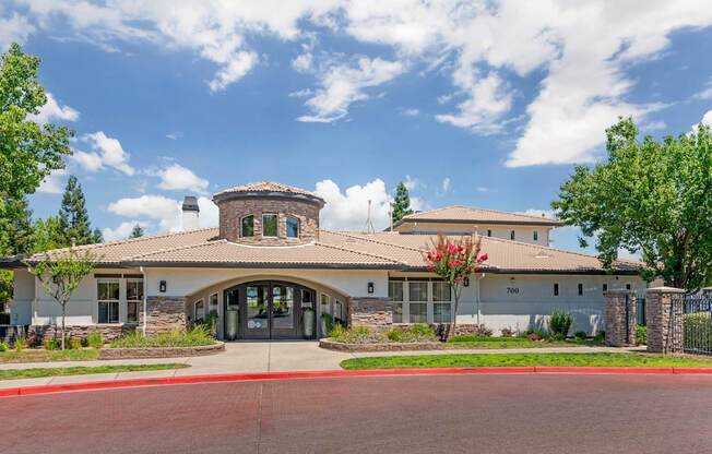 Welcome to Ascent at the Galleria—where comfort, style, and community come together. We invite everyone to experience modern living in a vibrant, friendly neighborhood you’ll be proud to call home.