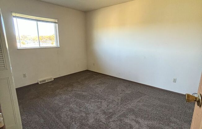 2 beds, 1 bath, 800 sqft, $800, Unit 20