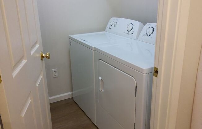 2 beds, 1 bath, 966 sqft, $1,550, Unit 9335