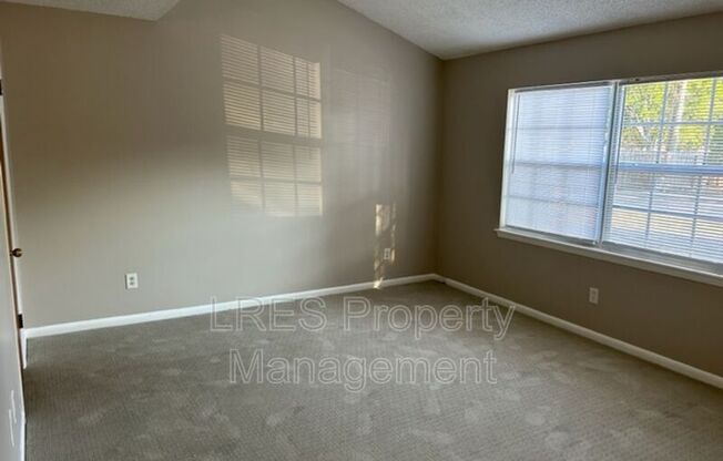 816 W 25 ST