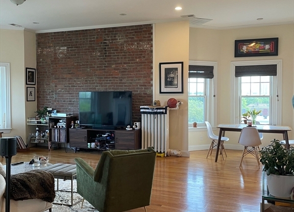 1 bed, 1 bath, 850 sqft, $4,500, Unit 62