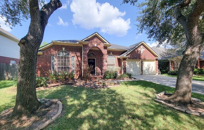 BEAUTIFUL LARGE 3 BEDROOM 2 BATH SINGLE STORY HOME IN SUGAR LAND, TEXAS