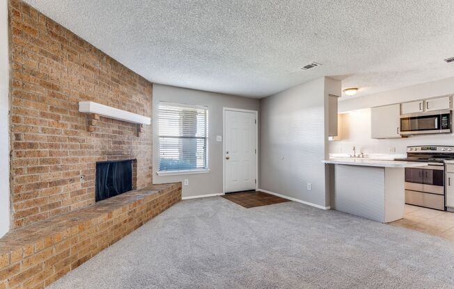 Charming 2-Bedroom Townhome in Irving with Spacious 2-Car Garage