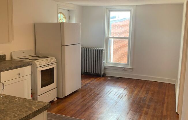 2 Bedroom 3rd Floor Apartment Parking Rooftop Deck
