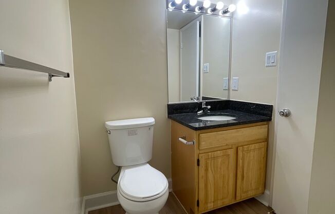 2 beds, 2 baths, 1,000 sqft, $1,975, Unit 14200 #104