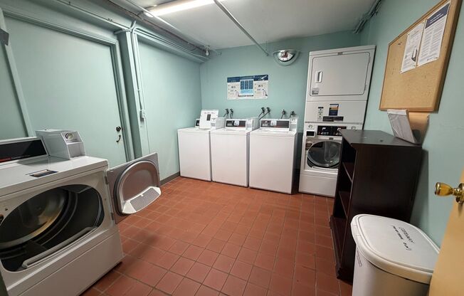 Studio, 1 bath, 320 sqft, $1,129, Unit 06