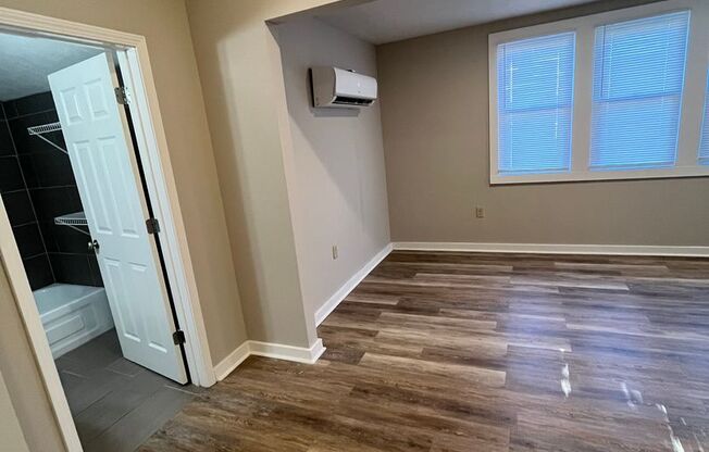 1 bed, 1 bath, $725, Unit Apt. 2