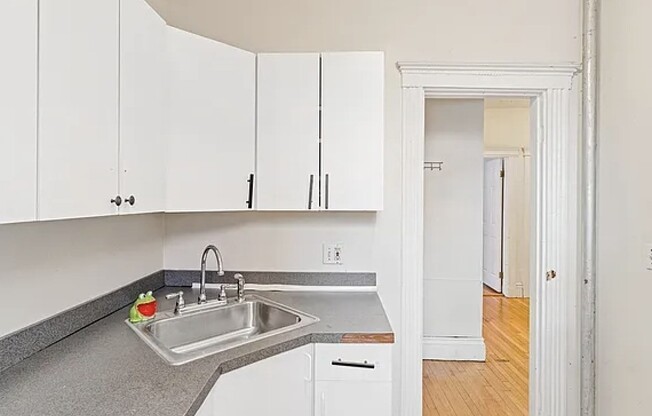 2 beds, 1 bath, 650 sqft, $3,100, Unit 170