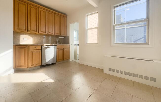 3 beds, 1 bath, $4,500, Unit 3