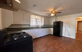 3 beds, 1 bath, $800