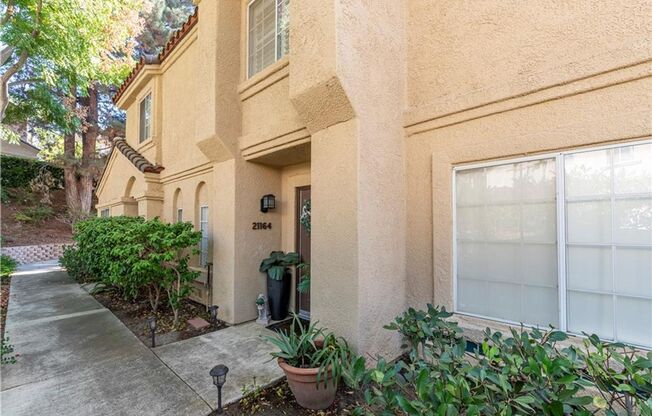 Charming 3 bedroom condo in Lake Forest