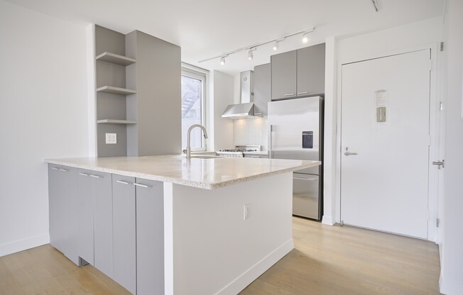 200 E 11 ST