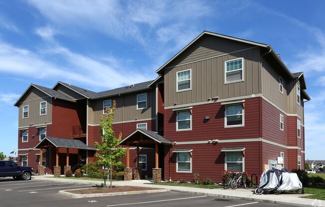 2 beds, 2 baths, $1,625, Unit 319