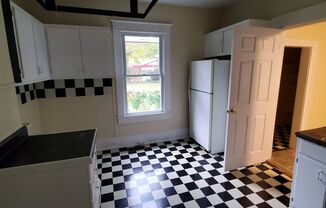 3 beds, 1 bath, $1,295