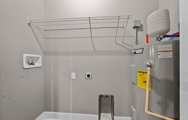 1 bed, 1 bath, 954 sqft, $1,195, Unit H101