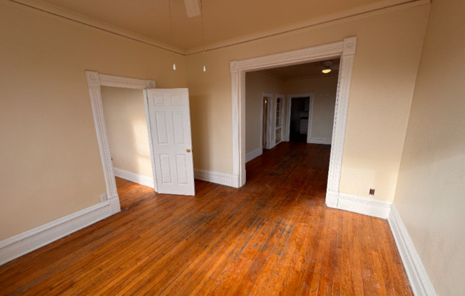 2112 W GREENFIELD AVE