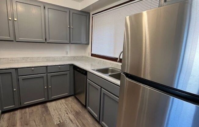 Renovated 2 bed 1.5 bath. Modern Finishes