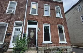 127 N 12 ST