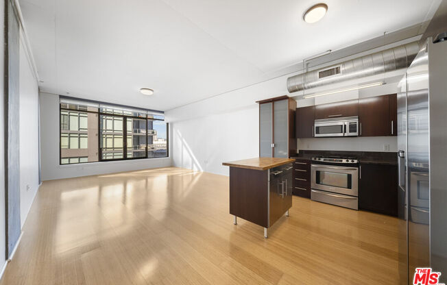 1 bed, 1 bath, 1,040 sqft, $2,895, Unit 1008