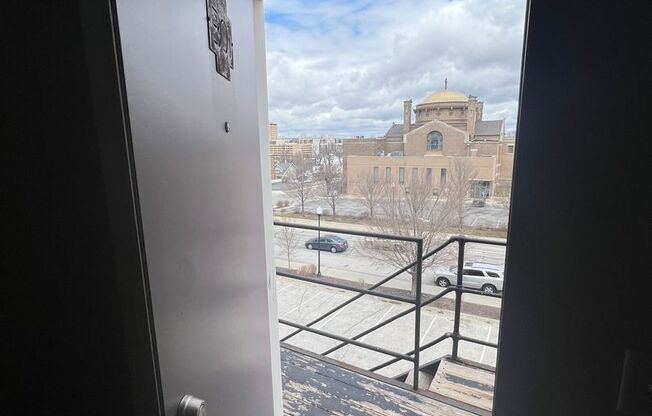 1 bed, 1 bath, 650 sqft, $1,295, Unit Unit 301 A650 Corner Unit w/Nook and Downtown View